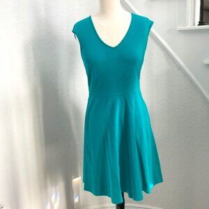Like new New York & Company cotton V neck fit & flair knit dress with pockets. 8